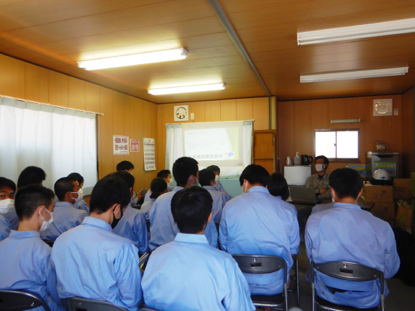 高知市内の専門学校生、高校生を招いて作業所見学会を開催しました